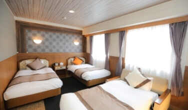 TRIPLE ROOM