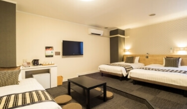 TRIPLE ROOM