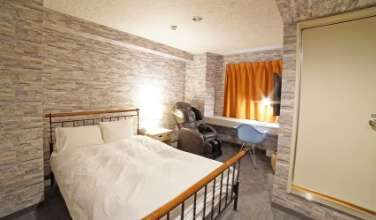 DOUBLE ROOM