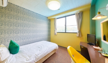 SINGLE ROOM
