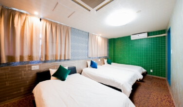 TRIPLE ROOM